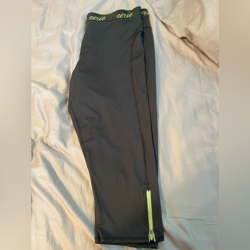 AERIE. Cropped gray leggings. XXL